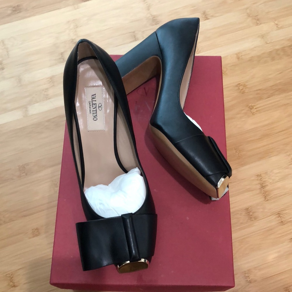Valentino Garavani Black Pump